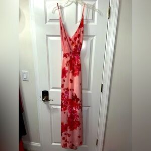 Sexy spaghetti strap deep V neck floral maxi dress. Pink size M.